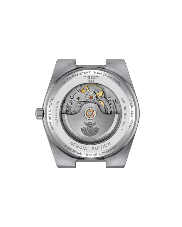 Mouvement automatique Powermatic 80 de la Tissot PRX UFO Robot Goldorak, avec fond transparent et rotor gravé du symbole Goldorak.