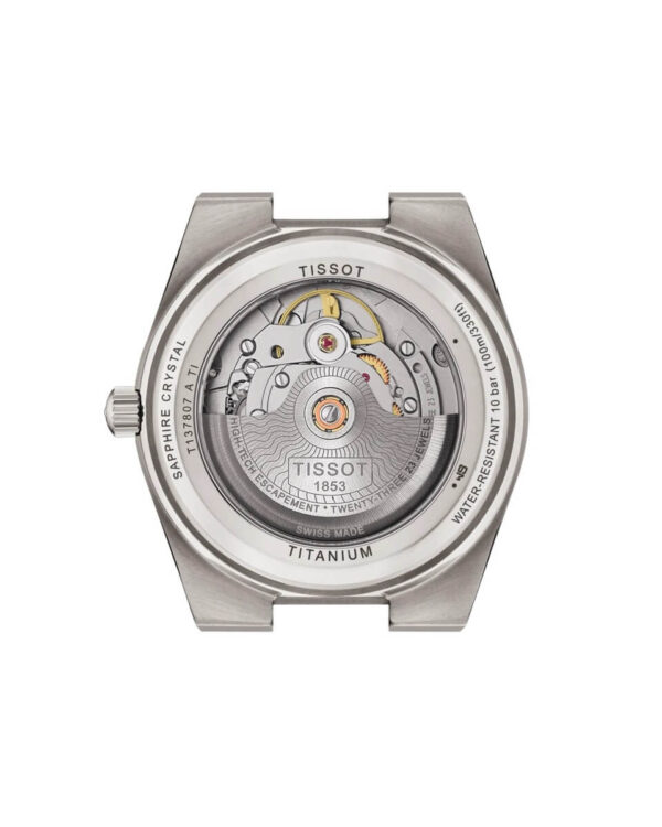 Vue arrière de la montre Tissot PRX Powermatic 80 Titane, montrant le mouvement automatique à travers le fond transparent en verre saphir.